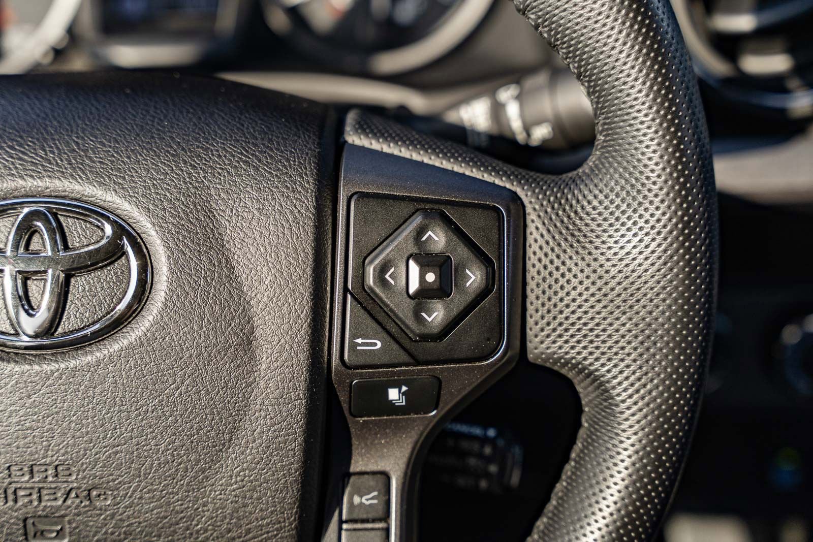 Used 2022 Toyota Tacoma TRD Off-Road w/ Technology Package AWD/4WD image 27