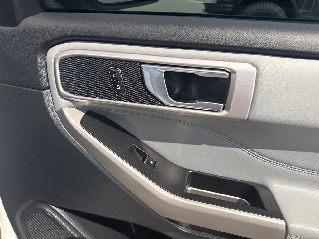 Certified 2024 Ford Explorer XLT w/ Equipment Group 202A RWD image 29