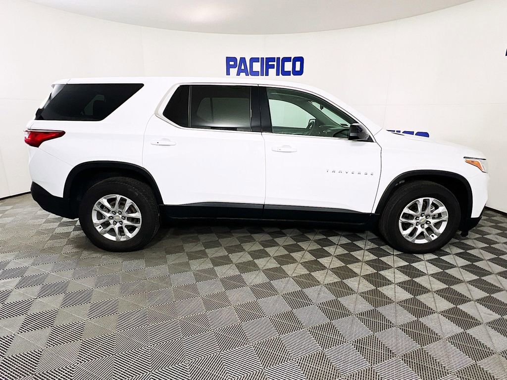 Used 2021 Chevrolet Traverse LS AWD/4WD image 10