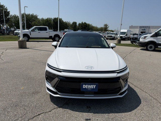 Used 2024 Hyundai Sonata Limited FWD image 2