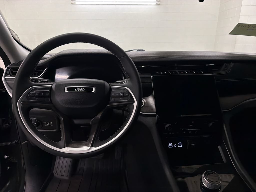 Used 2023 Jeep Grand Cherokee L Limited RWD image 9