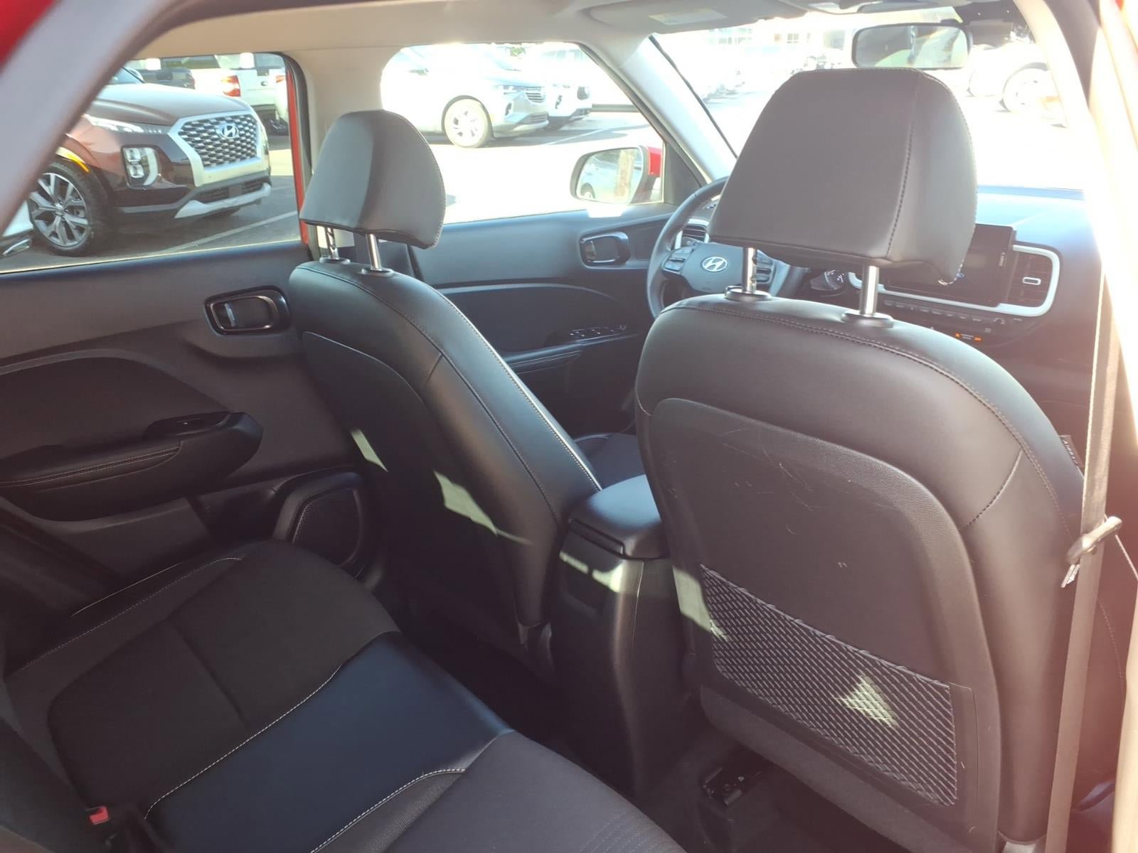 Used 2022 Hyundai Venue Limited FWD image 13