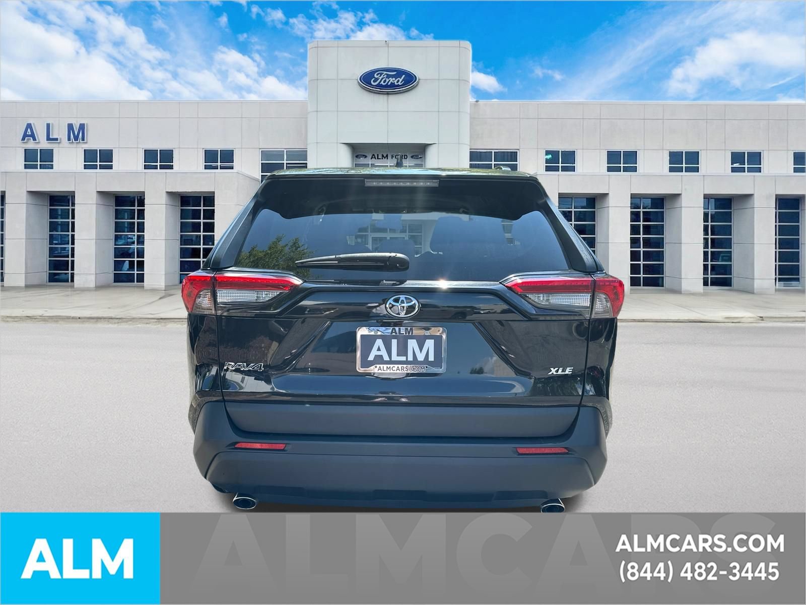 Used 2025 Toyota RAV4 XLE FWD image 8