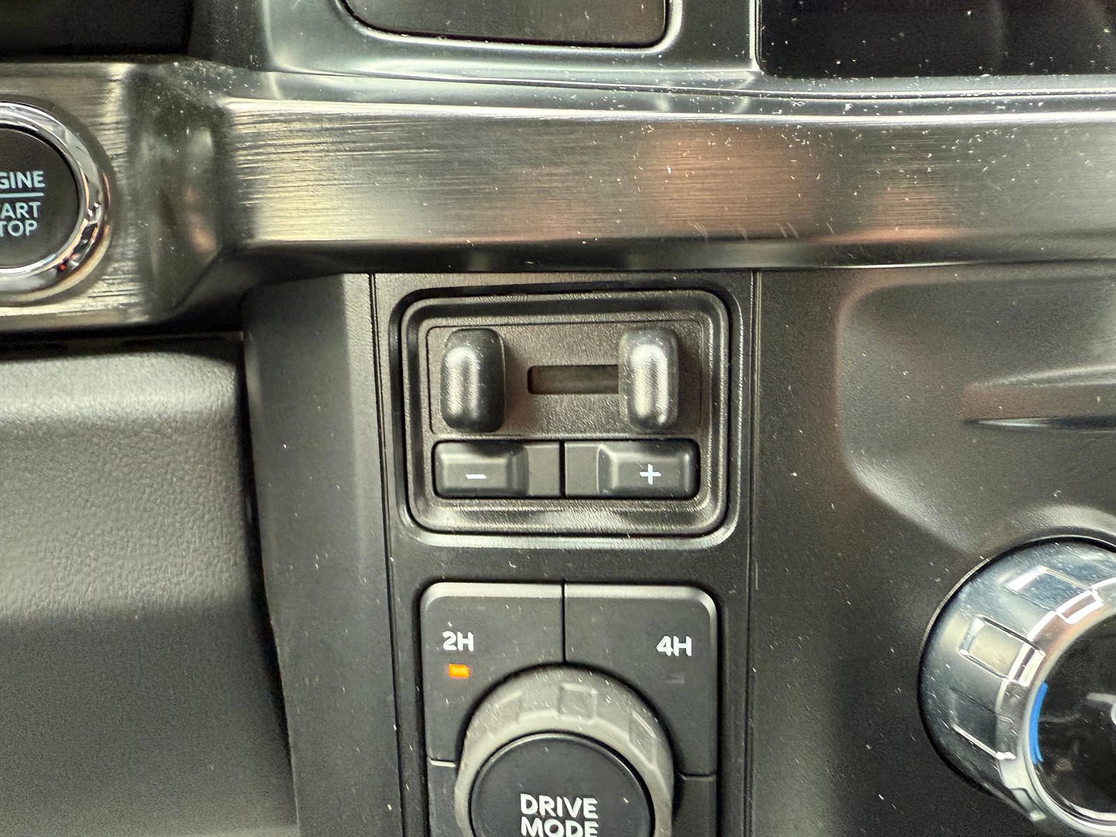 Certified 2024 Ford F250 Lariat w/ Chrome Package image 30