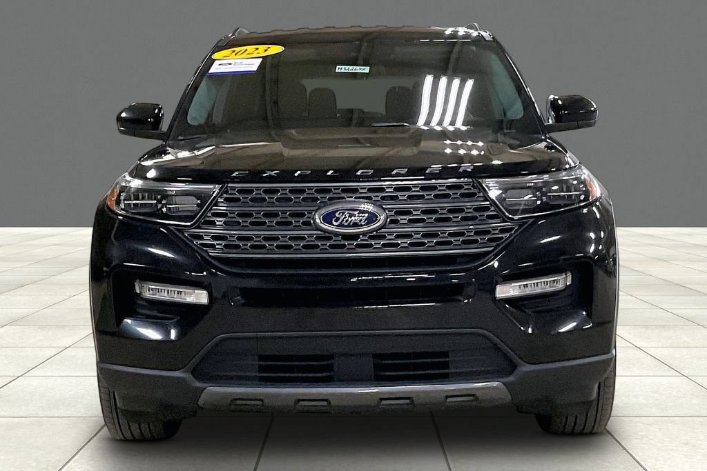 Certified 2023 Ford Explorer XLT w/ Equipment Group 202A AWD/4WD image 3