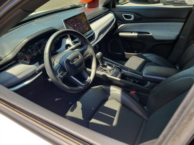 Used 2024 Jeep Compass Latitude AWD/4WD image 3