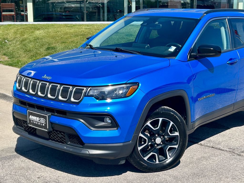Used 2022 Jeep Compass Latitude w/ Convenience Group AWD/4WD image 2
