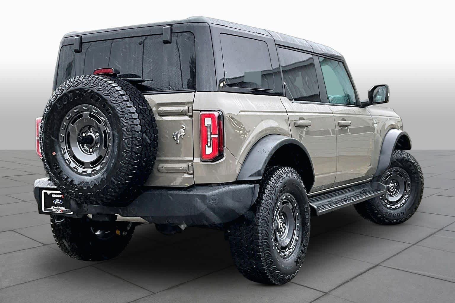 Certified 2025 Ford Bronco Outer Banks w/ Sasquatch Package AWD/4WD image 13