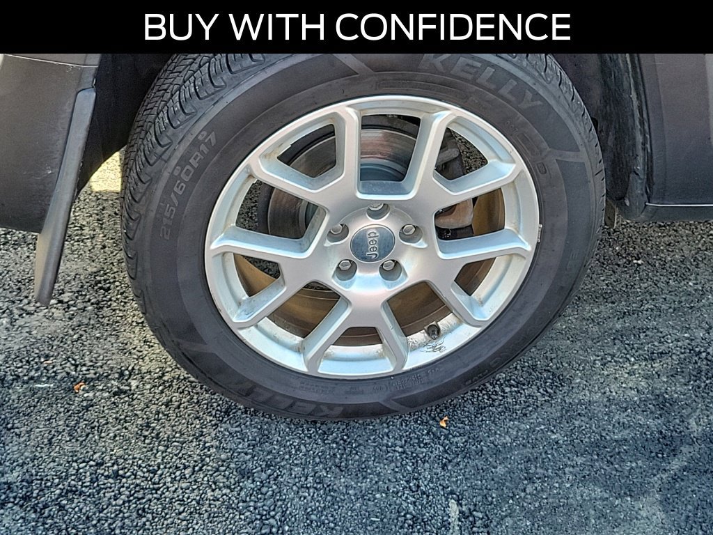 Used 2019 Jeep Renegade Latitude w/ Cold Weather Group AWD/4WD image 5
