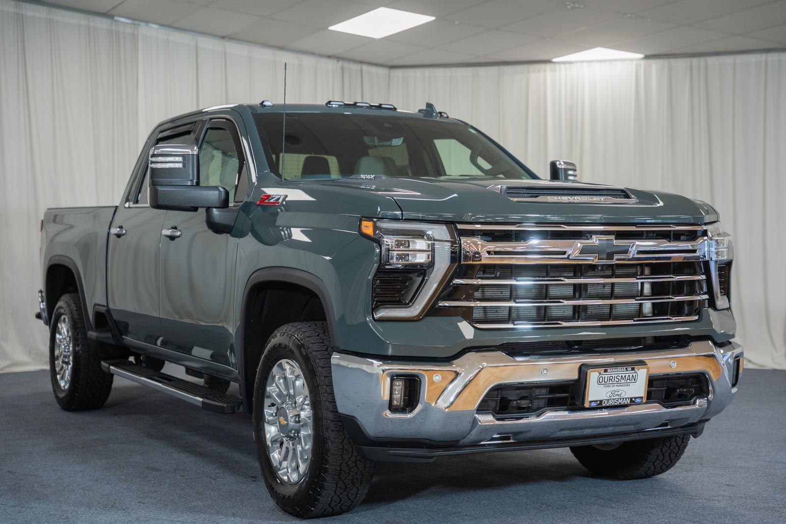 Used 2025 Chevrolet Silverado 2500 LTZ w/ LTZ Premium Package AWD/4WD image 1