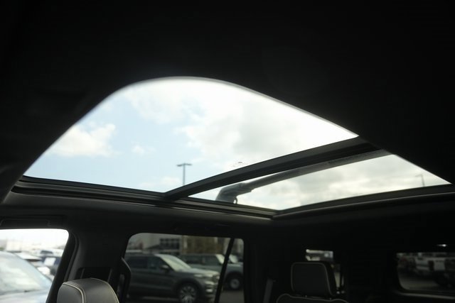 Used 2021 GMC Yukon SLT w/ SLT Luxury Plus Package image 11