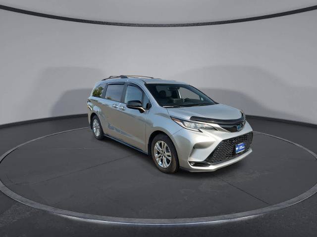 Used 2022 Toyota Sienna XSE w/ XSE Plus Package AWD/4WD image 2