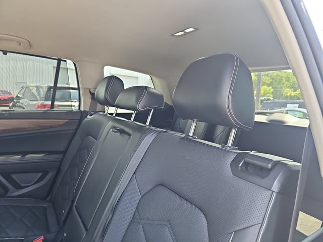 Used 2024 Volkswagen Atlas SE FWD image 16