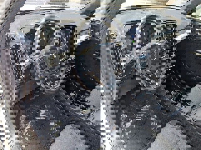 Used 2023 Volvo XC40 B5 Core image 10