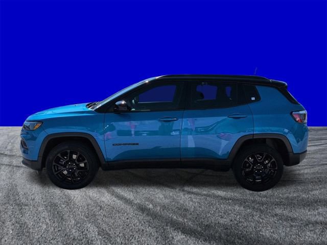 Used 2024 Jeep Compass Latitude w/ Altitude Special Edition image 2