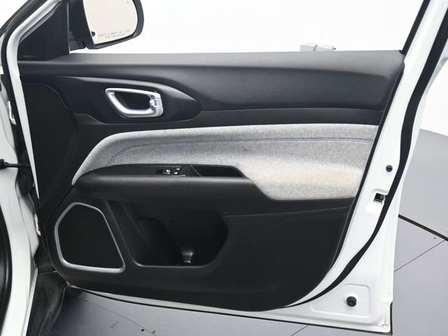 Used 2024 Jeep Compass Latitude image 29