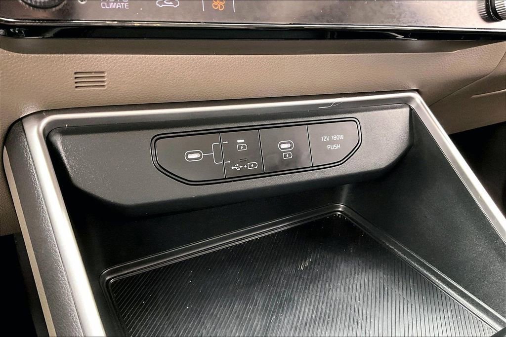 Used 2025 Kia Carnival LXS image 33