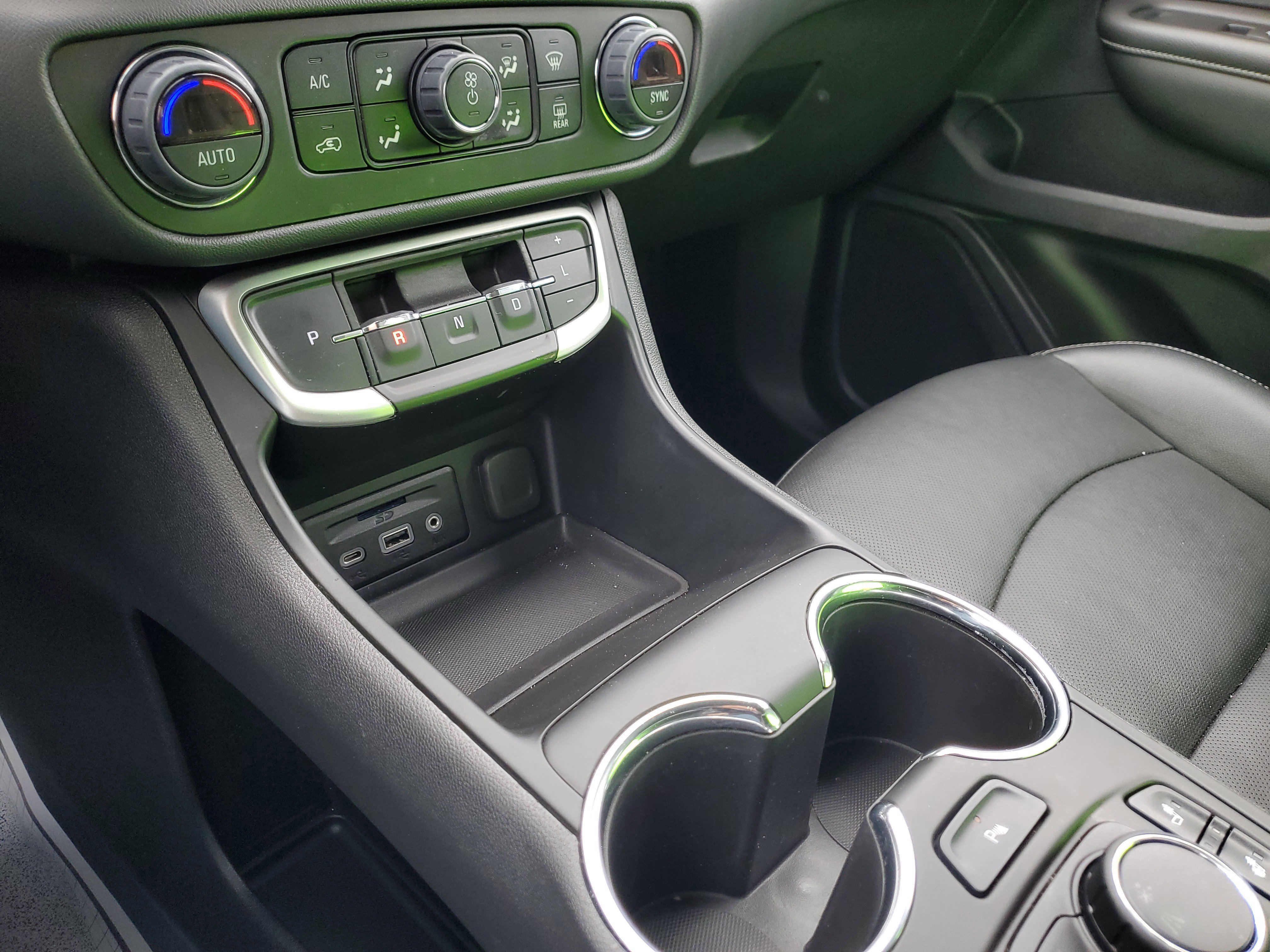 Used 2023 GMC Terrain SLT w/ Tech Package image 28