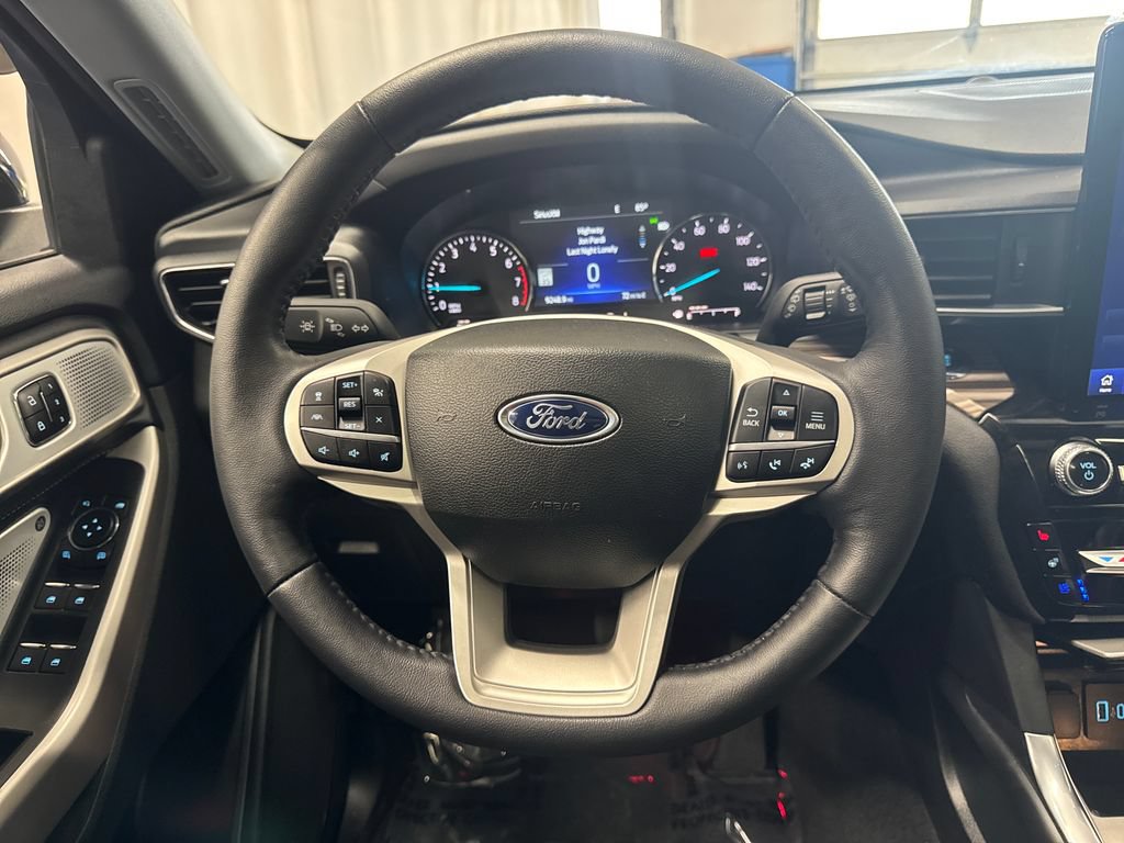Certified 2023 Ford Explorer Limited w/ Limited Technology Package AWD/4WD image 15