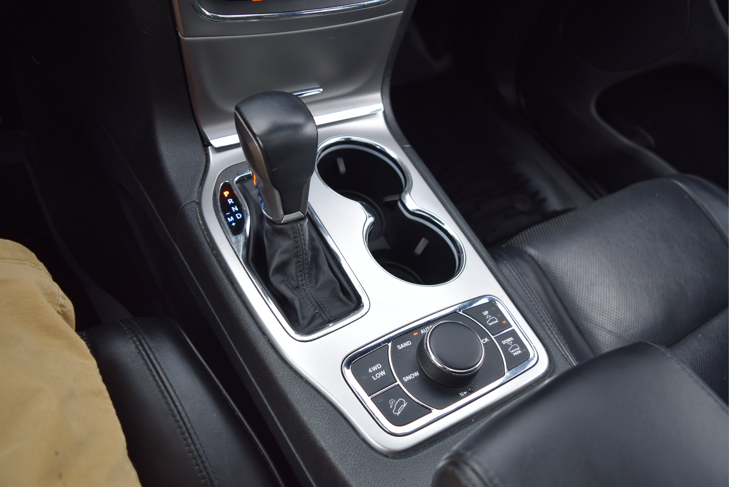 Used 2018 Jeep Grand Cherokee Overland AWD/4WD image 17