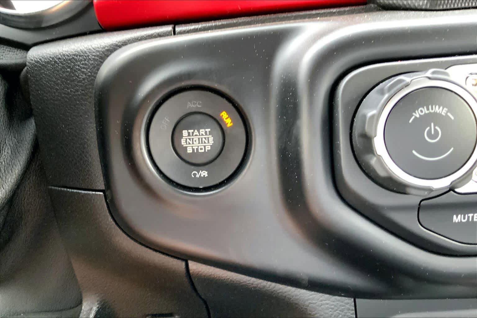 Used 2021 Jeep Wrangler Unlimited Rubicon AWD/4WD image 35