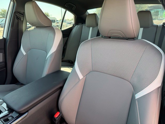 Used 2025 Toyota Camry SE w/ Convenience Package FWD image 11