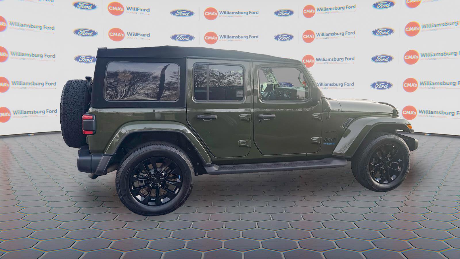Used 2022 Jeep Wrangler Unlimited Sahara w/ Cold Weather Group image 4