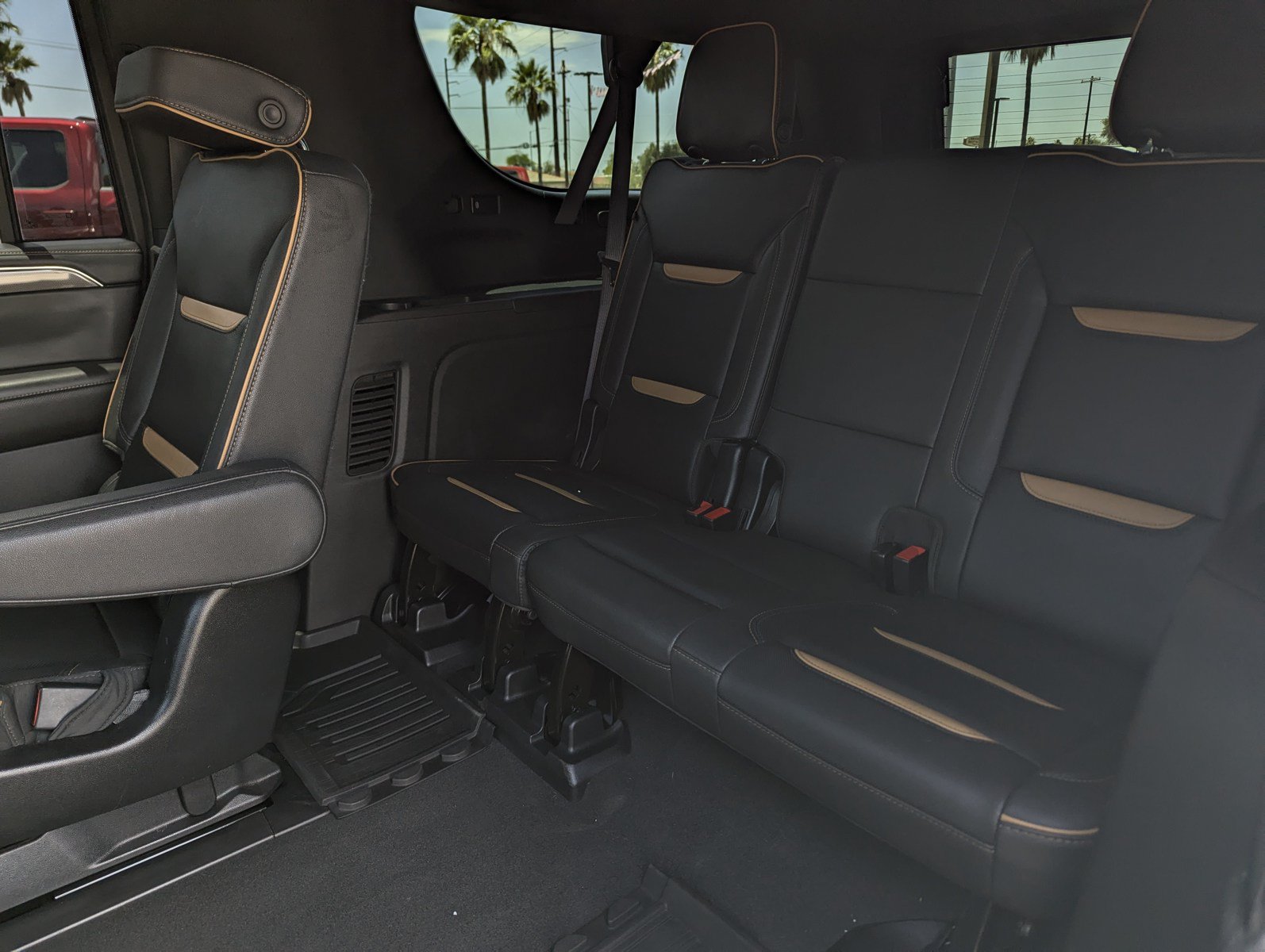 Used 2022 GMC Yukon XL AT4 w/ Max Trailering Package AWD/4WD image 8