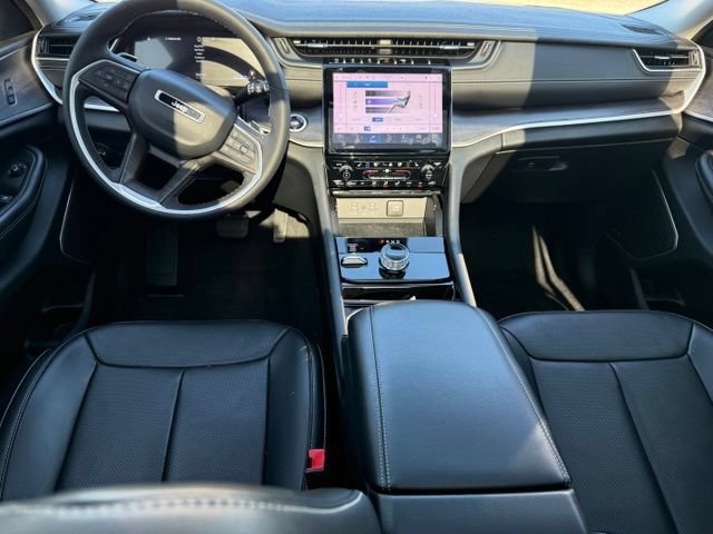 Used 2023 Jeep Grand Cherokee L Limited w/ Luxury Tech Group II AWD/4WD image 16