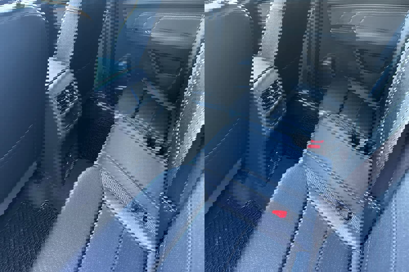 Used 2022 Volkswagen Atlas Cross Sport SEL R-Line image 10