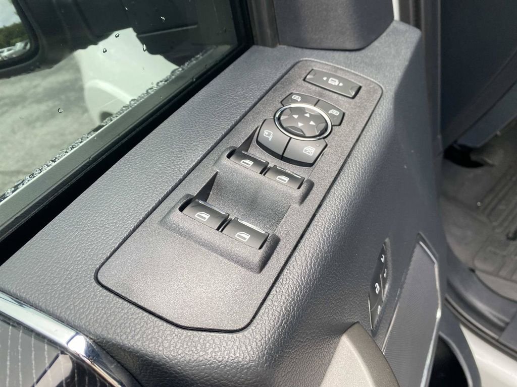 Certified 2022 Ford F350 Platinum w/ Tremor Off-Road Package AWD/4WD image 18