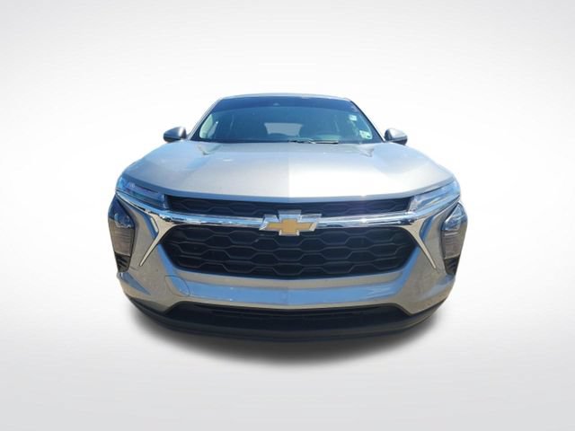 Used 2024 Chevrolet Trax LS w/ LS Convenience Package FWD image 2