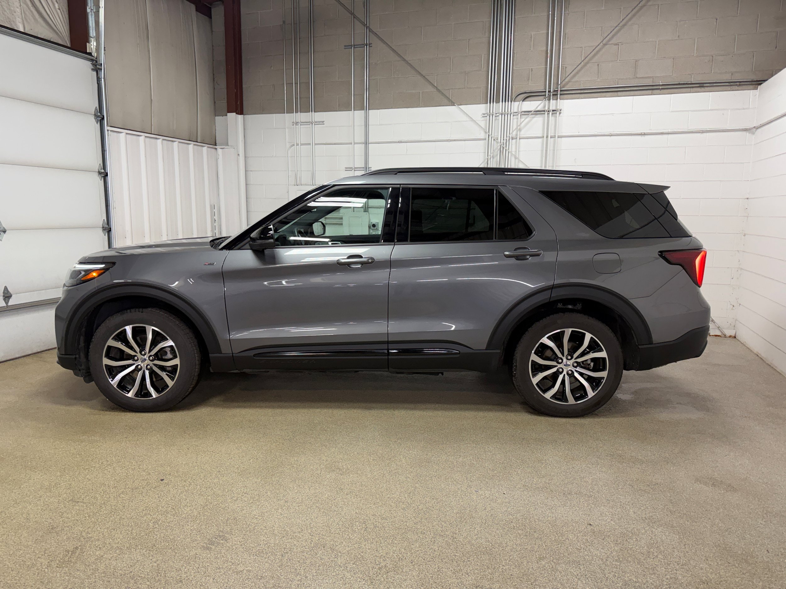 Certified 2025 Ford Explorer ST-Line AWD/4WD image 5