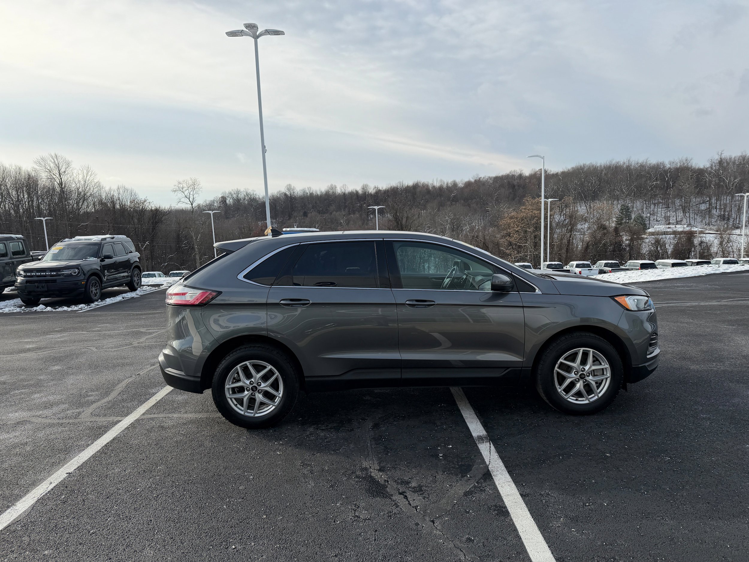 Certified 2024 Ford Edge SEL w/ Convenience Package AWD/4WD image 4