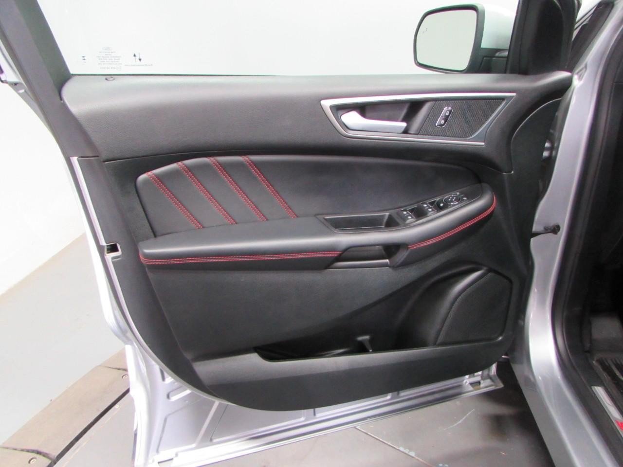 Certified 2024 Ford Edge ST-Line AWD/4WD image 12