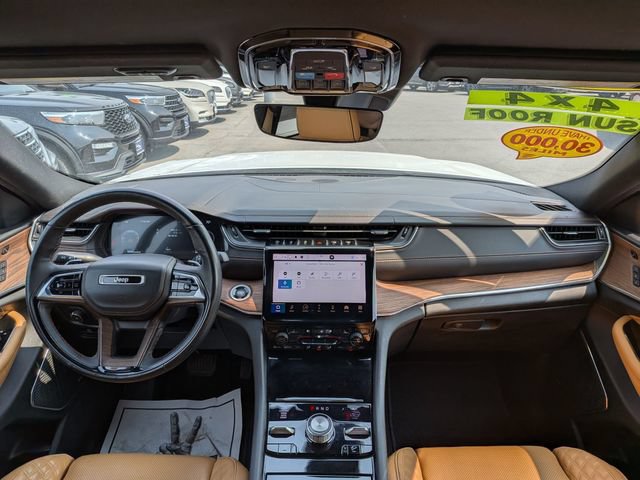 Used 2023 Jeep Grand Cherokee L Summit w/ Luxury Tech Group V AWD/4WD image 17