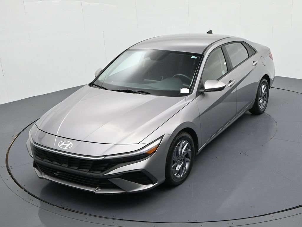 Used 2024 Hyundai Elantra SEL FWD image 22