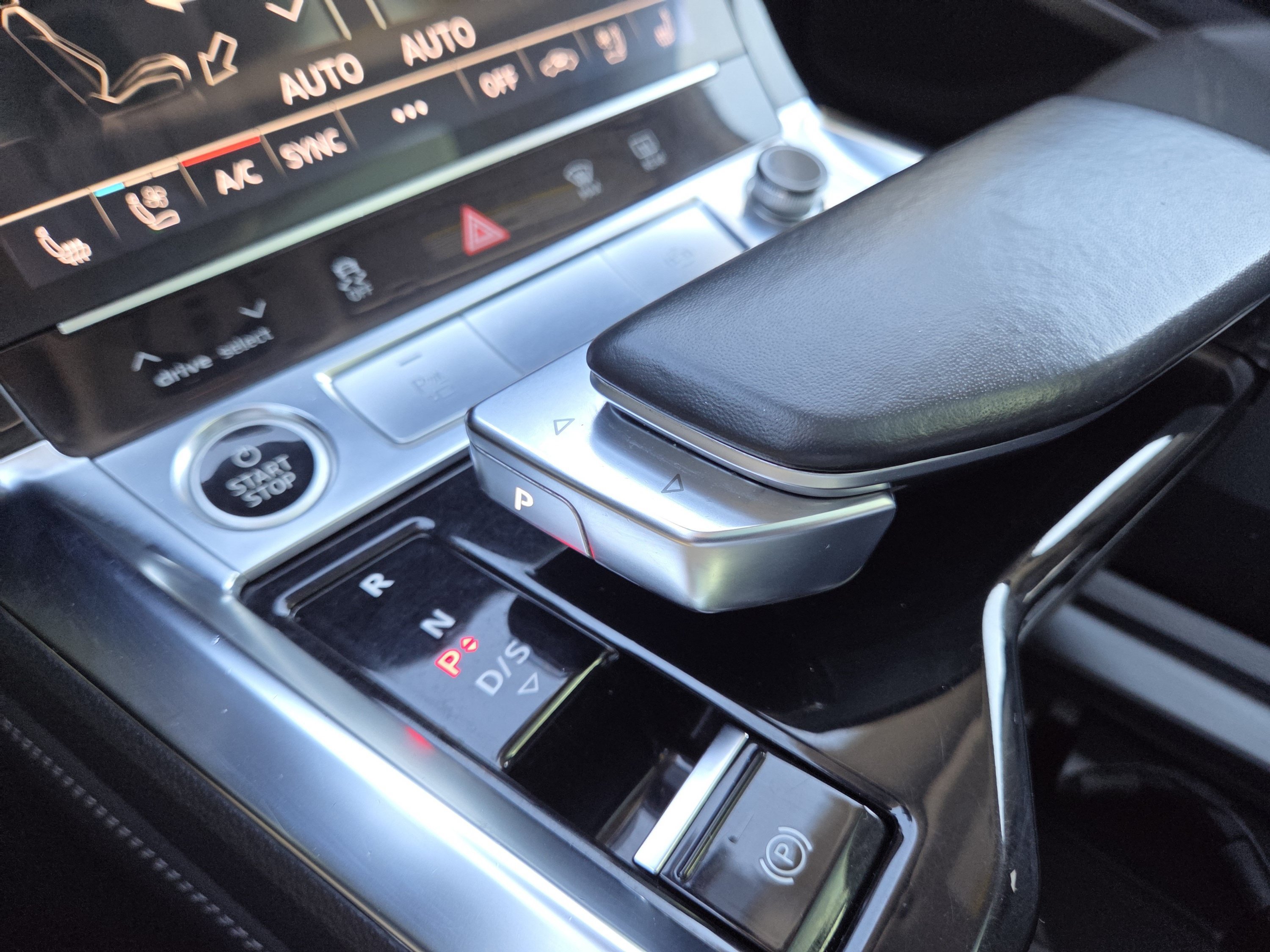 Used 2021 Audi e-tron Premium Plus w/ Premium Plus Package AWD/4WD image 37