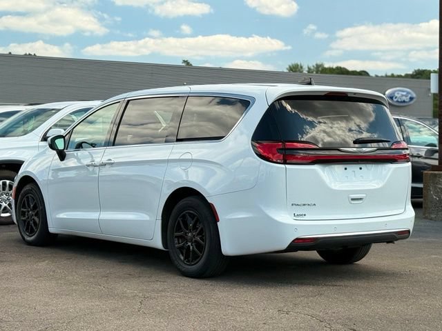Used 2023 Chrysler Pacifica Touring-L FWD image 35