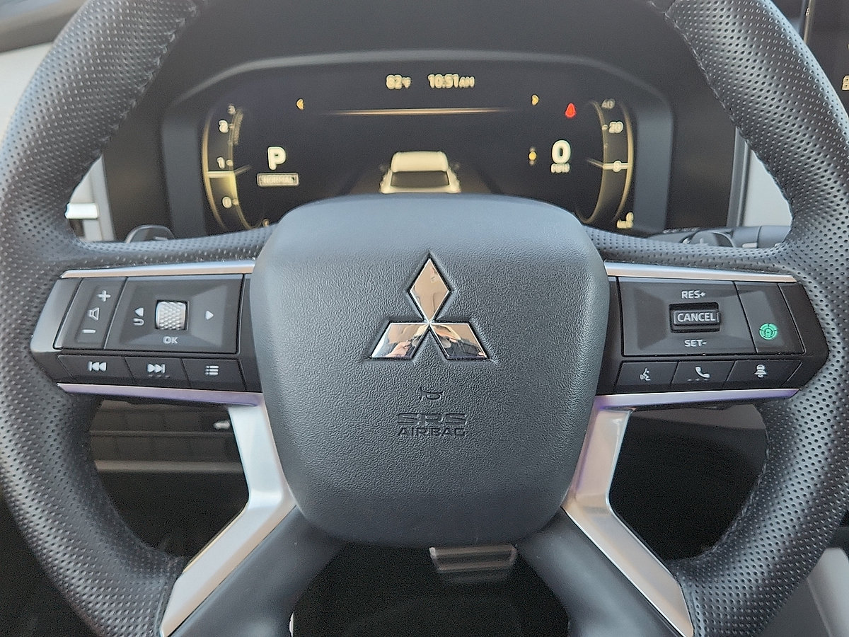 Used 2025 Mitsubishi Outlander SEL FWD image 29