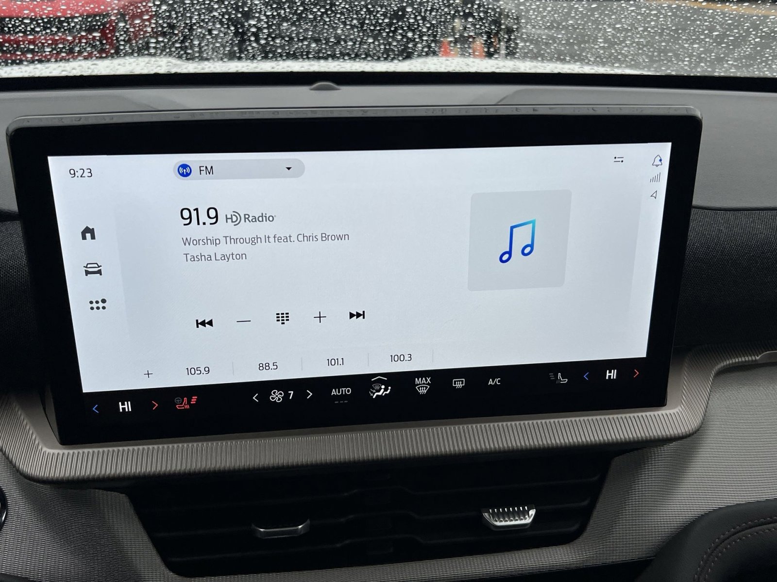 Certified 2025 Ford Explorer Active w/ Active Comfort Package image 18