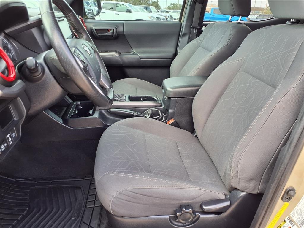 Used 2019 Toyota Tacoma TRD Sport w/ Technology Package image 26