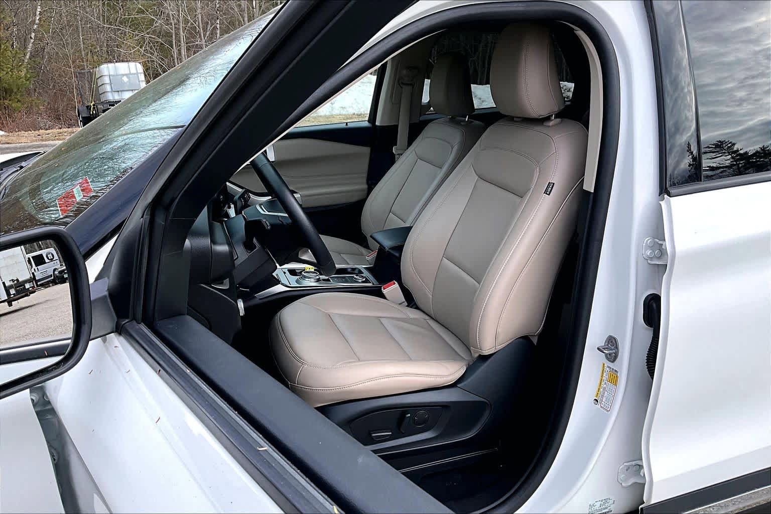 Certified 2023 Ford Explorer XLT w/ Equipment Group 202A AWD/4WD image 9
