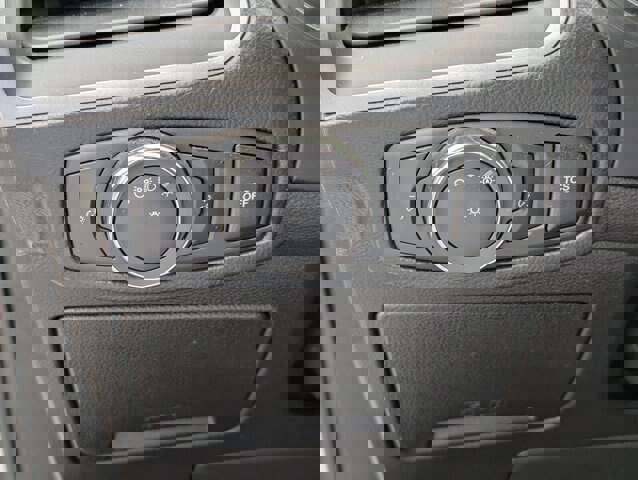 Certified 2020 Ford Edge SE FWD image 19