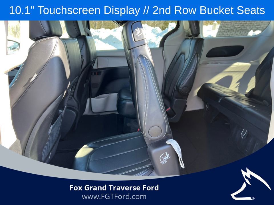 Used 2024 Chrysler Pacifica Touring-L image 10
