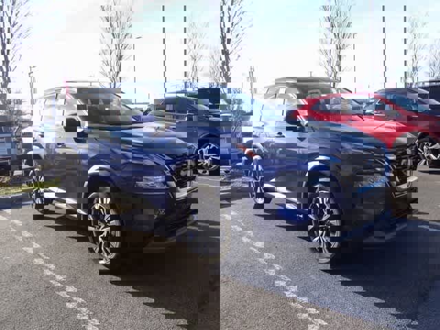 Used 2023 Nissan Rogue SV image 2