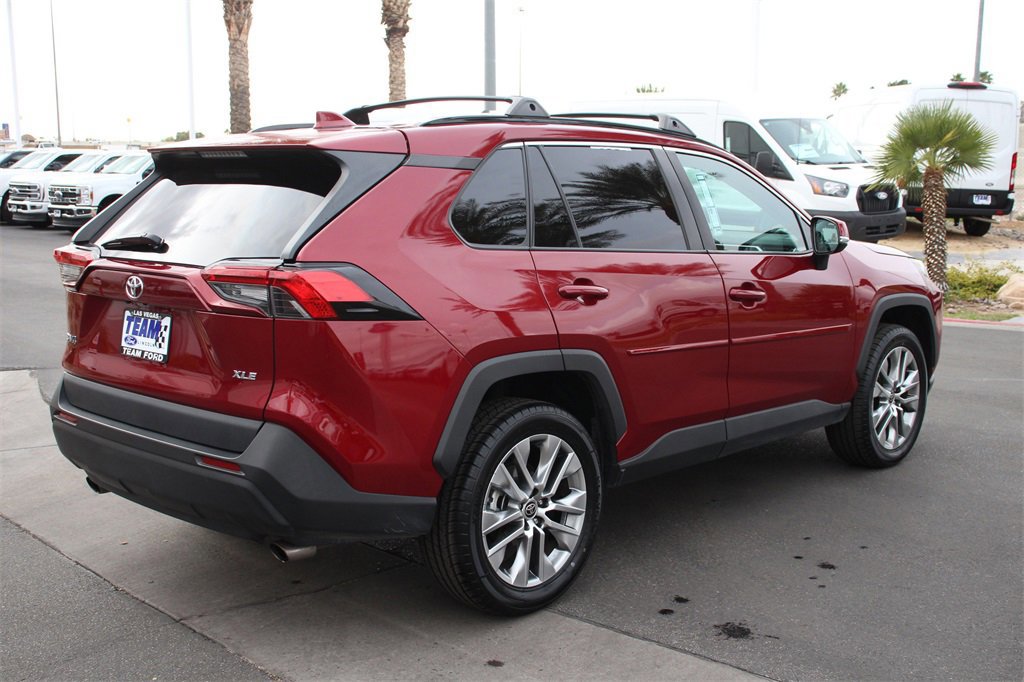 Used 2022 Toyota RAV4 XLE Premium image 7