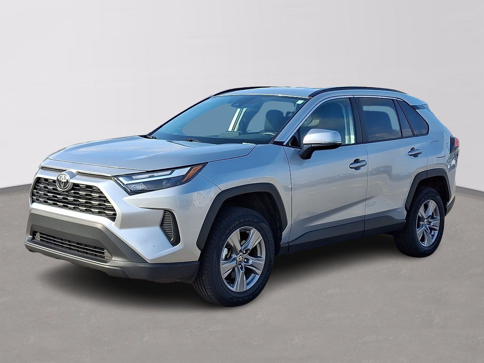 Used 2025 Toyota RAV4 XLE AWD/4WD image 3