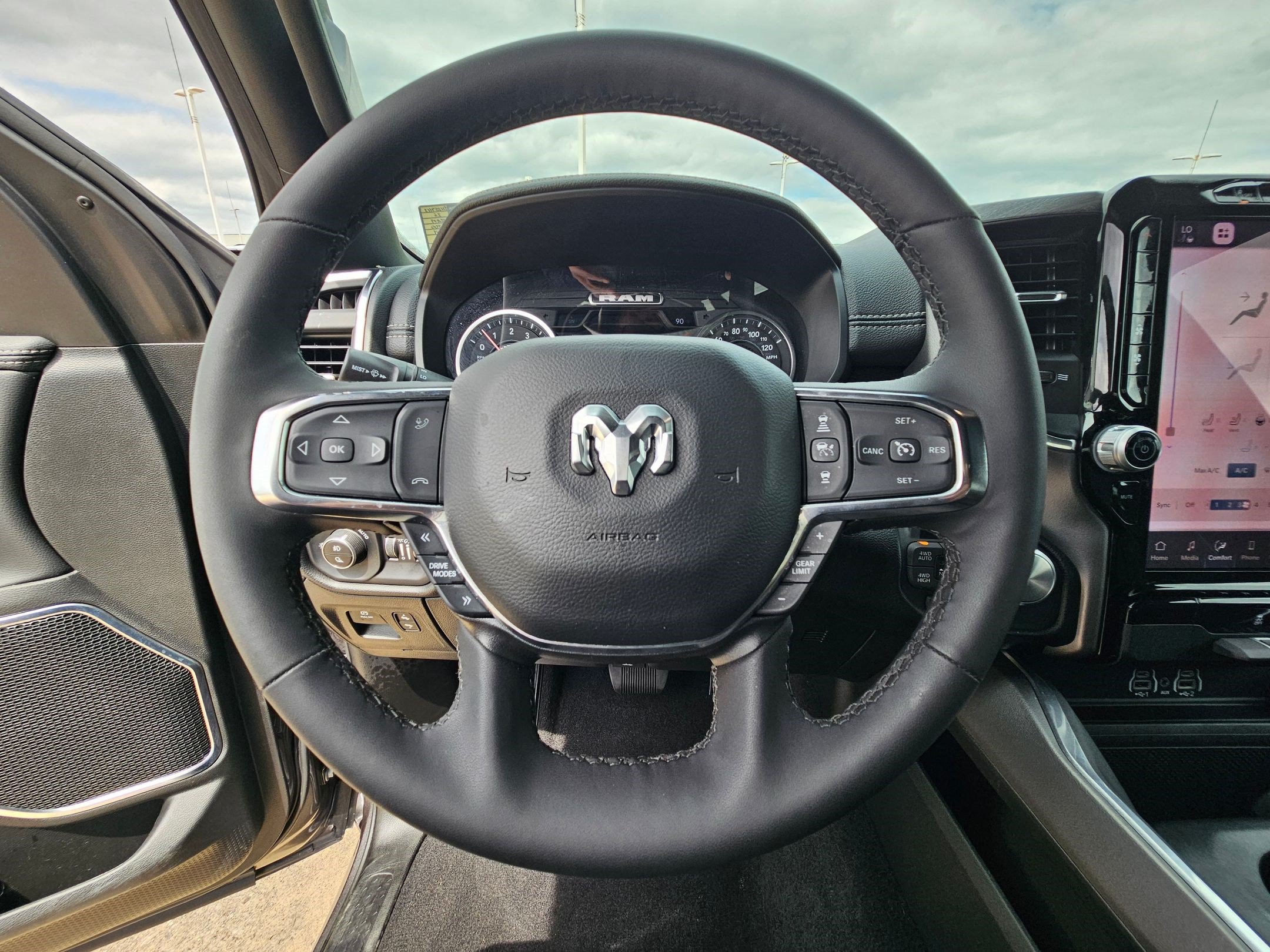 Used 2026 RAM 1500 Laramie AWD/4WD image 18
