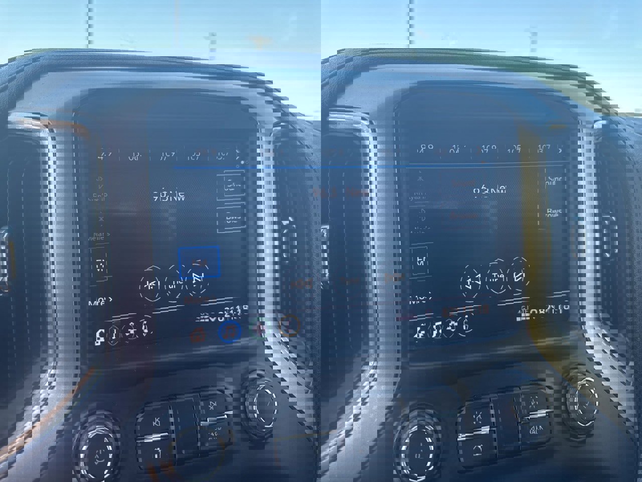 Used 2019 Chevrolet Silverado 1500 LT w/ Texas Edition image 17